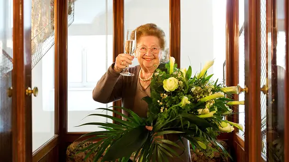 Die Hundertjährige, die mit dem Lift fährt