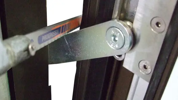 SECURON® Aluminiumfenster: Einbruchschutz auch in gekippter Fensterstellung