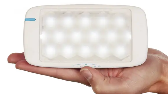 Einführung der kleinsten Lichtdusche gegen Winterdepression