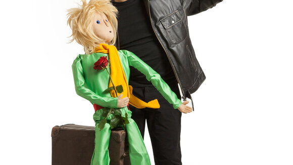 Ein Bauchredner spielt "Der Kleine Prinz"