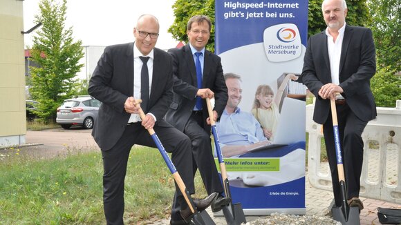 Erster Spatenstich – Stadtwerke Merseburg beginnen mit dem Breitbandausbau