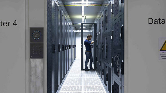 PCS präsentiert physische Sicherheit für das Rechenzentrum sowie Zutrittskontrolle, Zeiterfassung und Videoüber