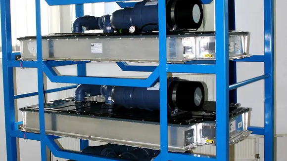Die Wiederverwendung von gebrauchten Elektrofahrzeug-Batterien in stationären Anwendungen.