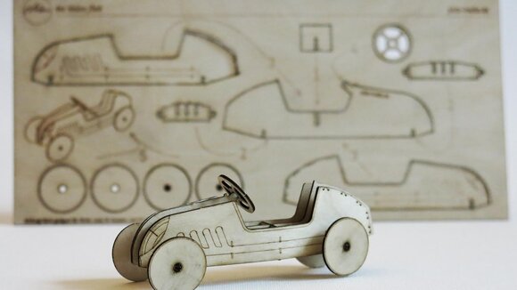 Der kleine flink - das Holz-Rutschauto für Daddys Schreibtisch