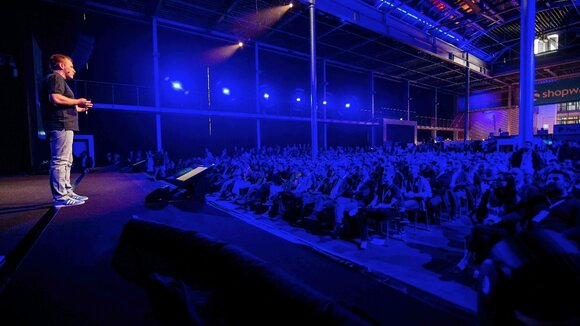 „Entfesselung“ auf dem Community Day: Shopware überrascht mit Open Source-Paukenschlag