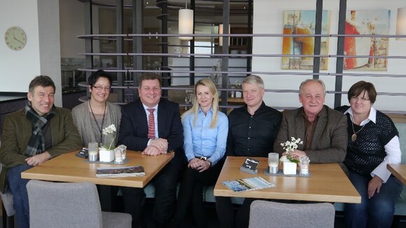 Lob für Mut und Engagement, Landrat Bernreiter besucht Thula Wellnesshotel