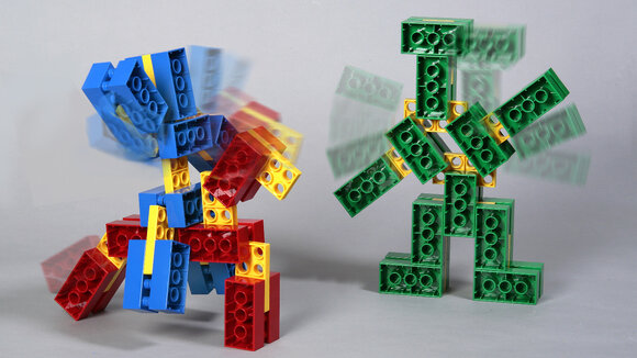 COMO® - Kinder bauen bewegliche Figuren aus Basisbausteinen und in sechs Richtungen