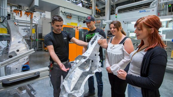 Mehr als 3.700 interessierte Besucher beim Mitarbeitertag bei Audi in Münchsmünster