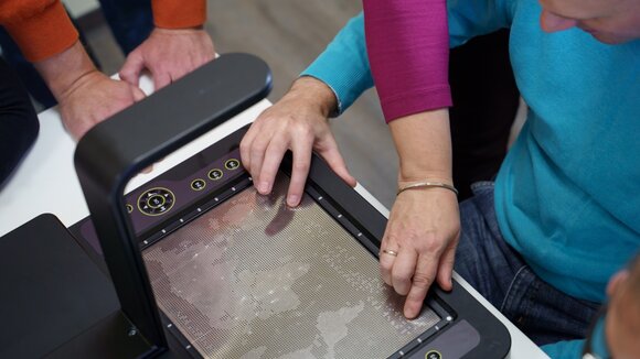 Tast-Display „Tactonom“ erhält EU-Förderung, um mehr Sehbehinderte ins Arbeitsleben zu bringen