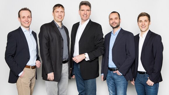 AXA Versicherungsnehmer profitieren von RECHNUNG-Vorfinanzierung