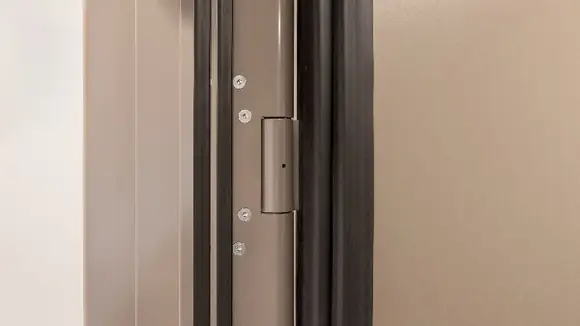 Neue Funktion: Fingerschutztüren mit Schallschutz - bewährte Sicherheitstür von Küffner weiterentwickelt.