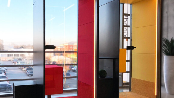 Neues Möbel im Büro: die Telefonzelle Inwerk Phonix®