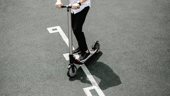E-Scooter zählen nach wie vor als Elektrogeräte: Gesetzesänderung zum 15.06. stuft sie als Verkehrsmittel ein