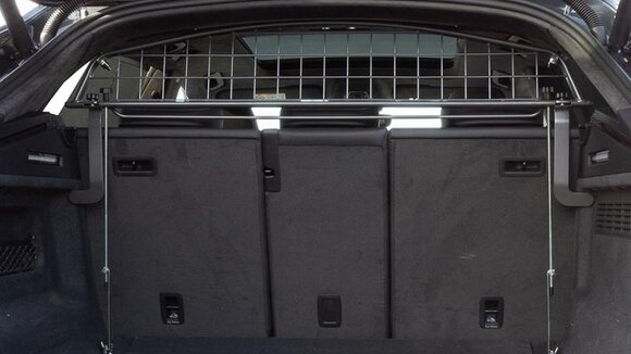 Premium-Fahrzeuge verdienen Premium-Zubehör. Der Travall® Guard für den Audi Q8 ist da.