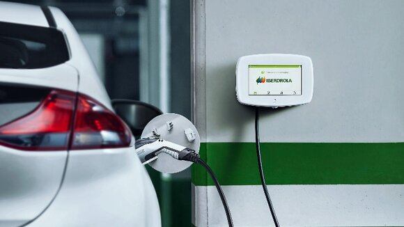 Dekarbonisierung des Verkehrssektors: Iberdrola und Mercedes-Benz kooperieren bei Elektromobilität