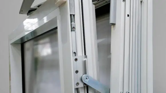 Der Verband Fenster + Fassade rät: So macht man mit sicheren Fenstern und Türen Einbrechern das Leben schwer
