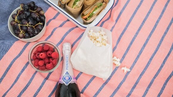 Home sweet Holiday: Prosit auf einen köstlich-prickelnden Rosé Sommer
