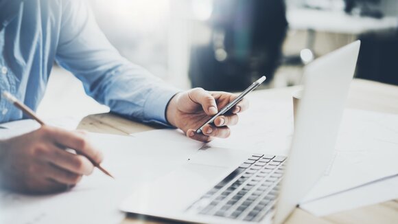 Rettung für den Außendienst – telefonakademie unterstützt Händler mit digitalem Weiterbildungsangebot