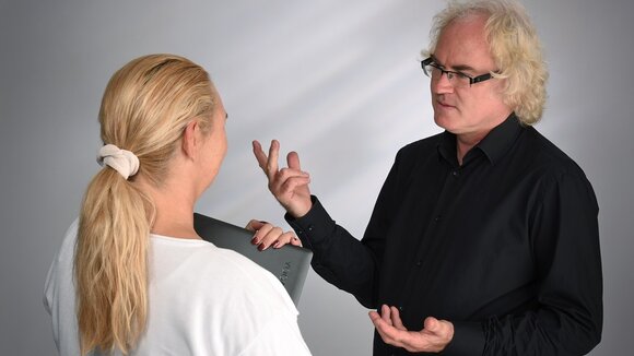 Ist die Mitarbeiterbindung durch sinnstiftende Arbeit nur ein Taschenspielertrick?