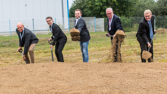 Spatenstich zum Erweiterungsbau bei LEAB