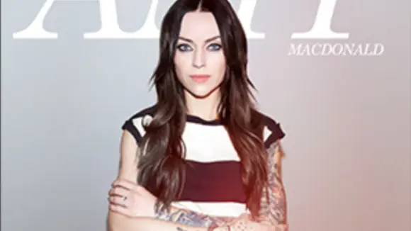 Amy Macdonald platziert sich mit „The Human Demands“ auf Platz 4 der Album-Charts