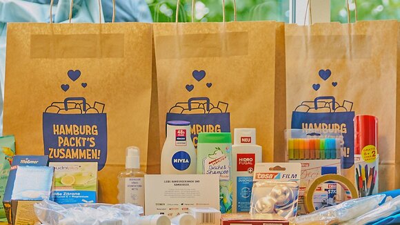 Unterstützung in Corona-Zeiten: Belegschaft von Gasnetz Hamburg spendet 3.000 Euro für Hilfsgüter-Taschen