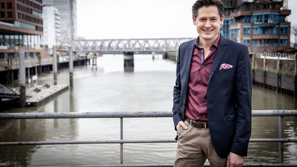 Mit der HOOU auf dem heimischen Sofa für die Zukunft lernen.