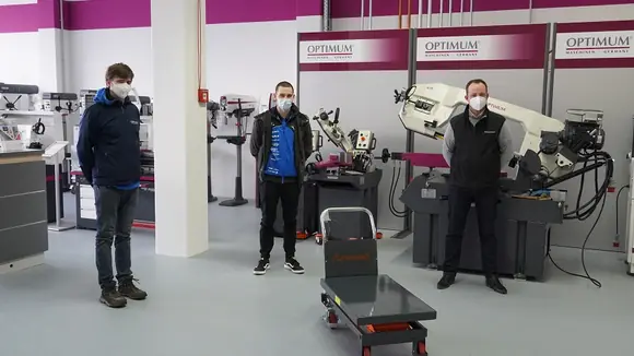 Studentisches Rennsport-Team mit UNICRAFT Werkstattwagen auf Erfolgskurs