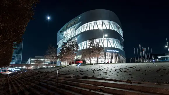Mercedes-Benz Museum neu in Szene gesetzt