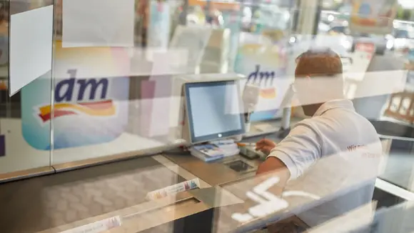 Digitales Bargeldmanagement mit CETIS.EMC in 1000 dm-Märkten