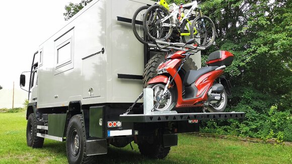 Abenteurer aufgepasst - Spectra´s hydraulischer Hecklift für Zweiräder und Equipment ist da