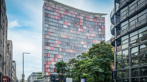 Modernisierung des Rocket Tower Parksystems schafft rund 200 weitere Stellflächen