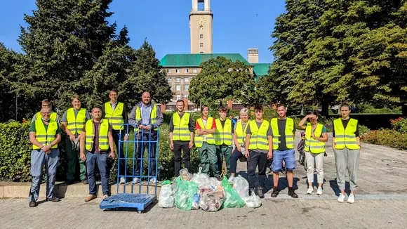 Säckeweise Dreck - Cleanup am Havelufer von Spandau Arcaden und Bezirksamt Spandau macht richtig sauber