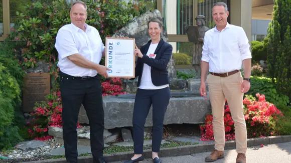 Karl Knauer 10 Jahre Mitglied in CO2-Klimainitiative. Großes Kompensationsprojekt in Ostafrika