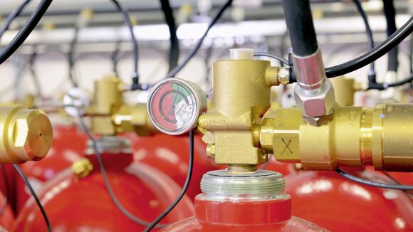 Nachhaltigkeit bei Minimax: Mehrwegflaschen für Gaslöschanlagen