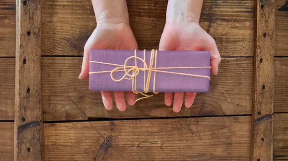 Bescherung mit MamaMANNA: Arbeitsplätze schenken und doppelt freuen