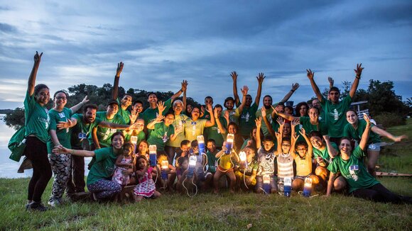 Solarlicht für Brasilien: Audi unterstützt entlegene Dörfer in der Amazonas-Region