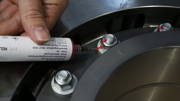 Schraubenmarkierungslack sauber anbringen