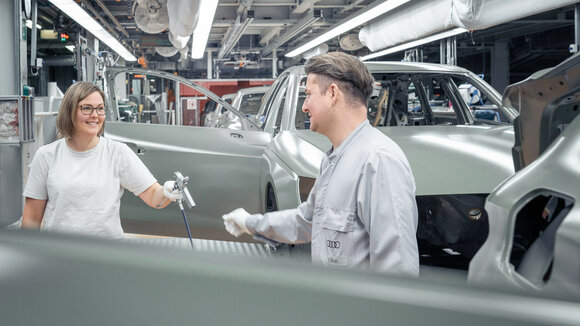 Schichtarbeit mit Spielraum: Pilotprojekt zu flexibleren Arbeitszeiten in der Audi Produktion