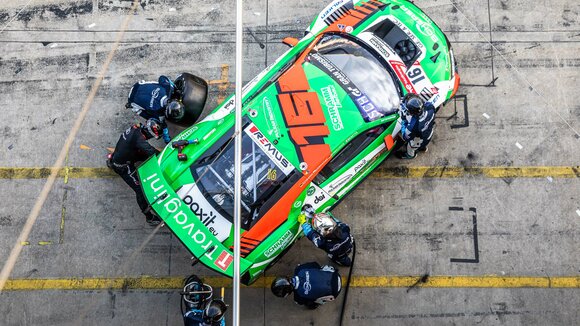 Sieben Audi R8 LMS beim 24-Stunden-Jubiläum
