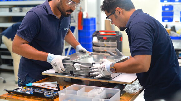 Second-Life-Anwendung: Audi e-tron Batteriemodule elektrifizieren Rikschas in Indien