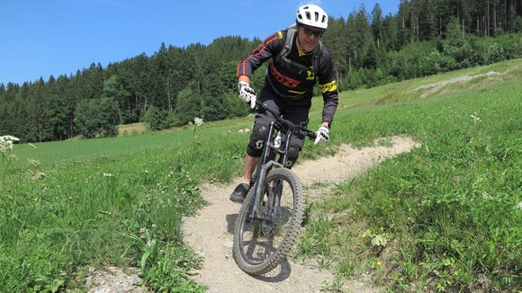 Sicher und mit viel Spaß bergab fahren mit dem Mountainbike