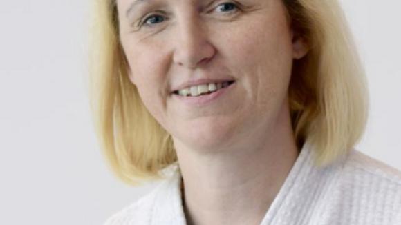 „Es ist überfällig“, äußert sich die Ergotherapeutin Bettina Simon, Vorstandsmitglied für Versorgung und Kostenträger des DVE (Deutscher Verband Ergotherapie e.V.), zum Thema Einführen der Blankoverordnung für Heilmittelerbringer wie Ergotherapeut:innen. 