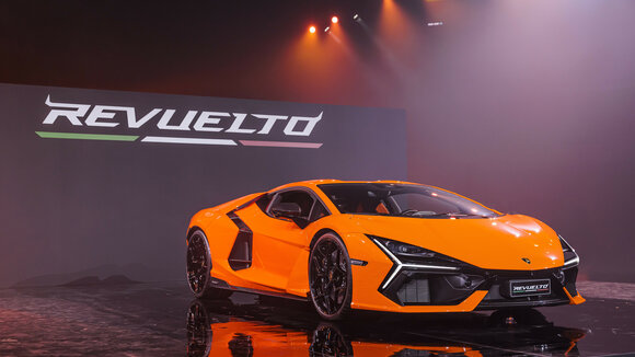 Lamborghini Revuelto Das Fahrzeug wird noch nicht zum Verkauf angeboten und unterliegt somit nicht der Richtlinie 1999/94/EG. Die Verbrauchs- und Emissionsdaten befinden sich im Typgenehmigungsprozess.