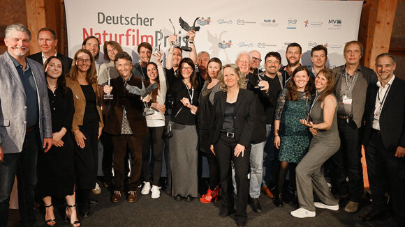 Preisträger:innen des Deutschen NaturfilmPreises 2023 mit Schirmherrin Steffi Lemke, Bundesministerin für Umwelt, Naturschutz, nukleare Sicherheit und Verbraucherschutz