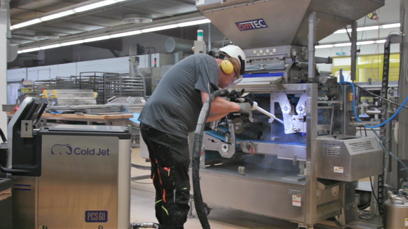 Trockeneisreinigung in der Bäckerei