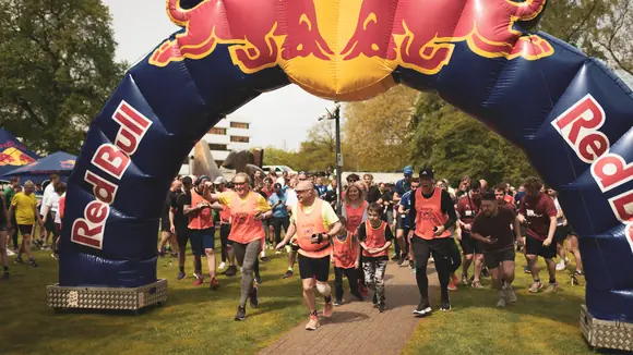 Startschuss des Wigs for Life World Runs 2023 