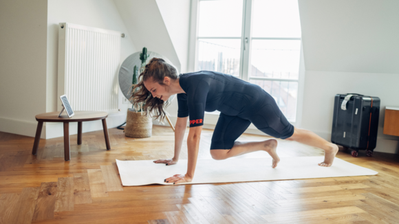 PEPPER - Kabelloser EMS Anzug revolutioniert den Hometraining-Markt.