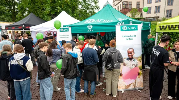 Der ADRA-Infostand auf dem Schlossgrabenfest 2024 in Darmstadt.