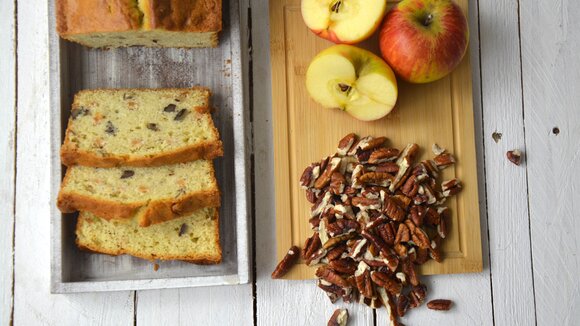 Backmischung für Kuchen mit Äpfel und Pekannüssen